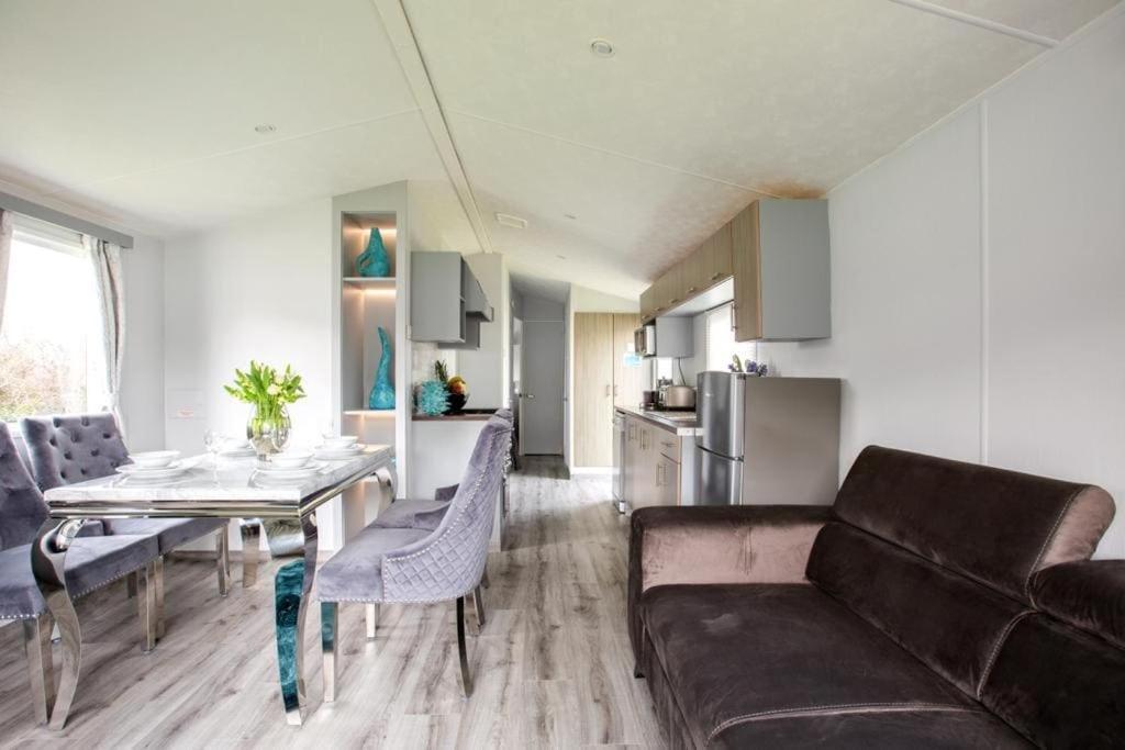 The Vacation, Cozy Static Caravan In Newquay