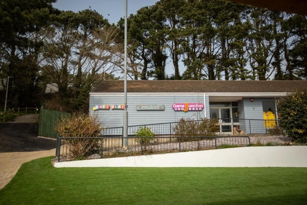 The Vacation, Cozy Static Caravan In Newquay Apartment